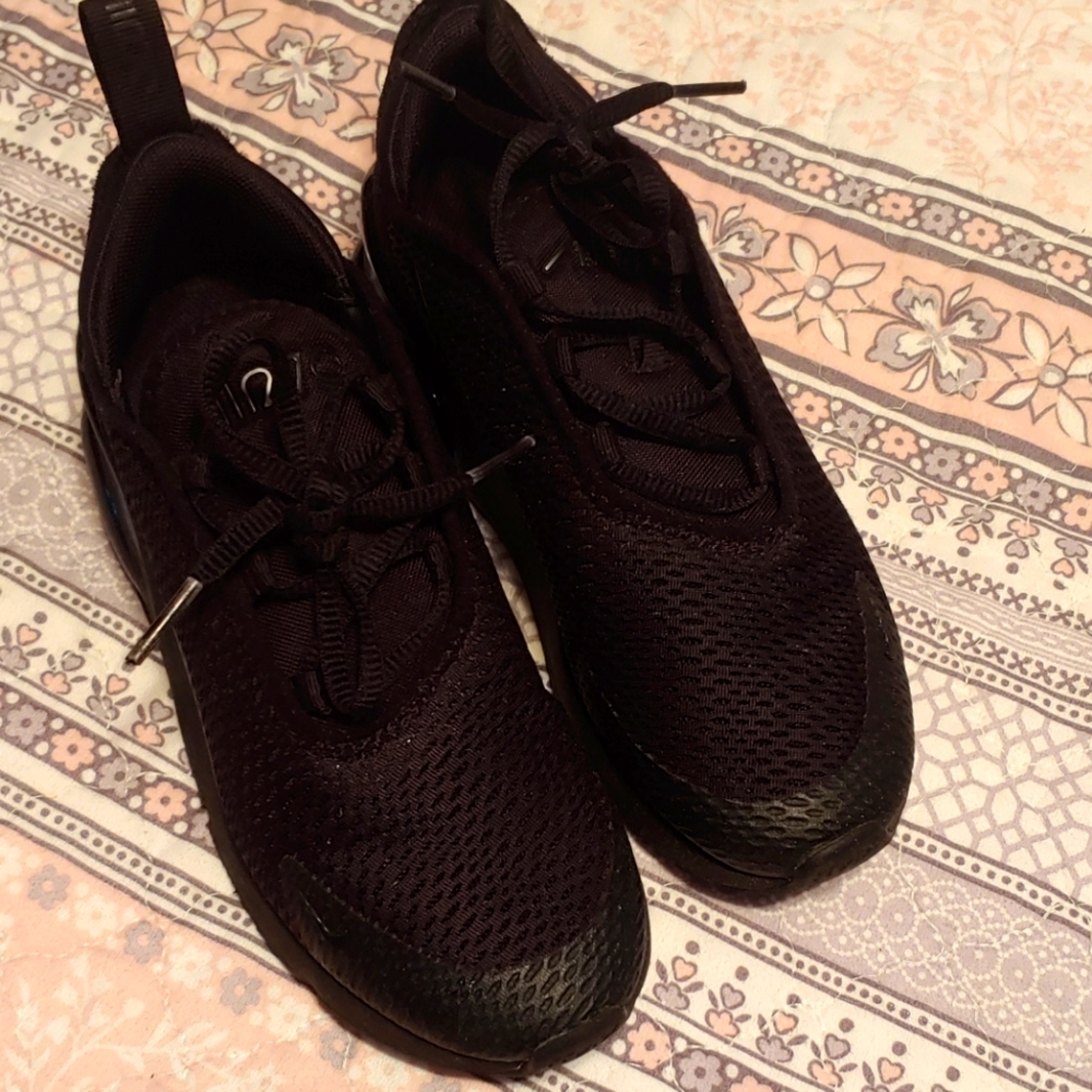 Youth SIZE 1 BLACK Nike AIR MAX 270 youth